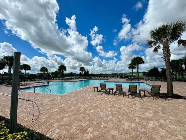 Building Photo - FOR RENT - Fantastic end unit townhouse in...