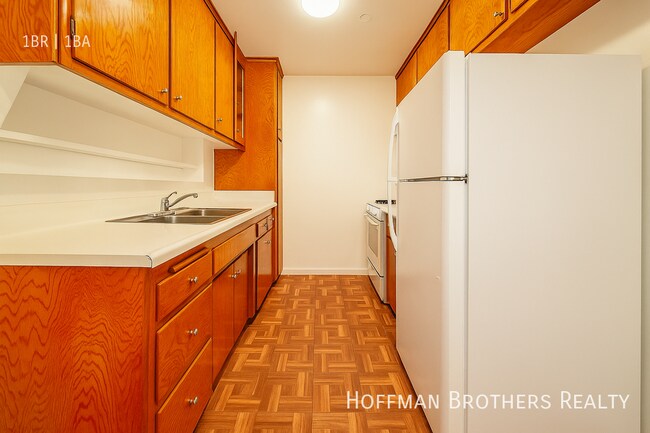 Building Photo - 1656 Arlington Ave