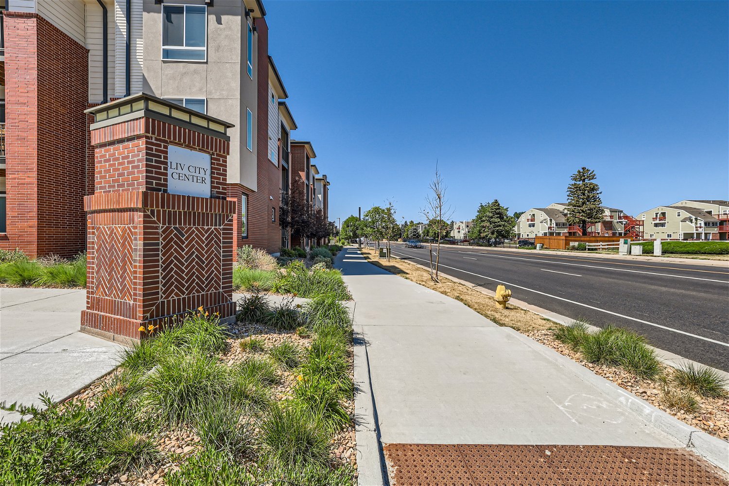 Building Photo - 981 S Sable Blvd