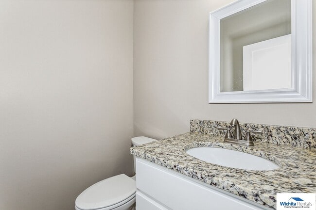 Building Photo - Newer 4 bedroom, 2.5 bath duplex NE Wichita