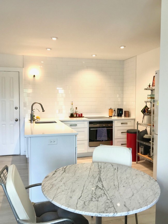 Building Photo - 1319 Alpine Ave