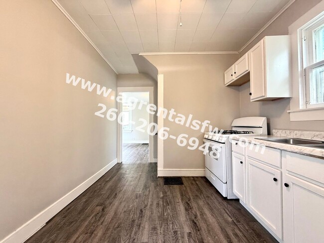Building Photo - 3 Bedroom House