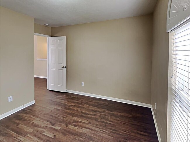 Building Photo - 2617 Las Cruces Cir