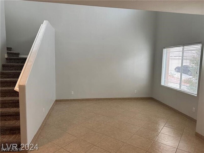 Building Photo - 2805 Alma Lidia Ave