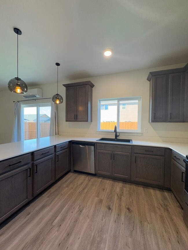 Building Photo - Peaceful Living Just Minutes from Town