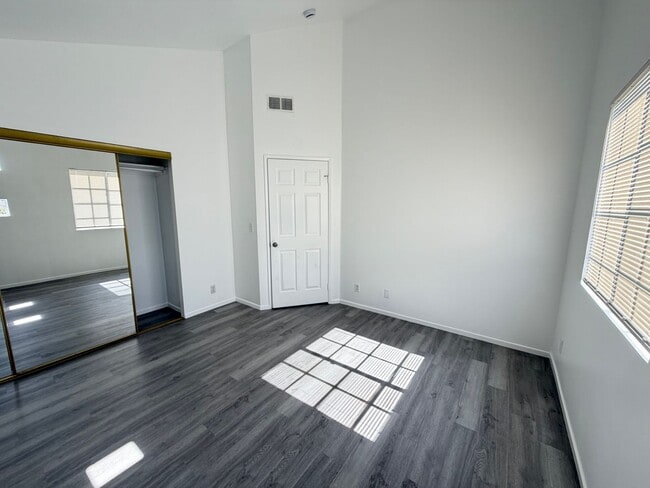 Building Photo - 607Ynez