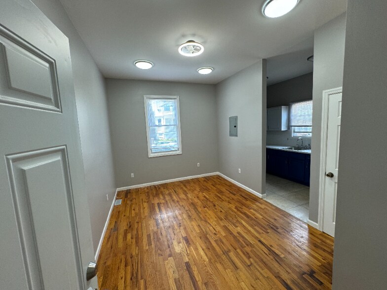 Primary Photo - 224 S 7th St
