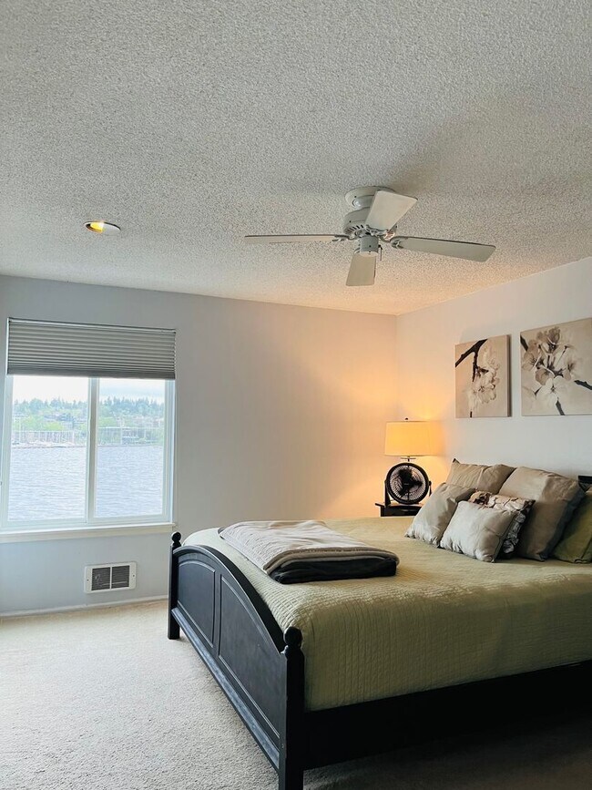 Building Photo - Kirkland Waterfront Condo Available Now! S...