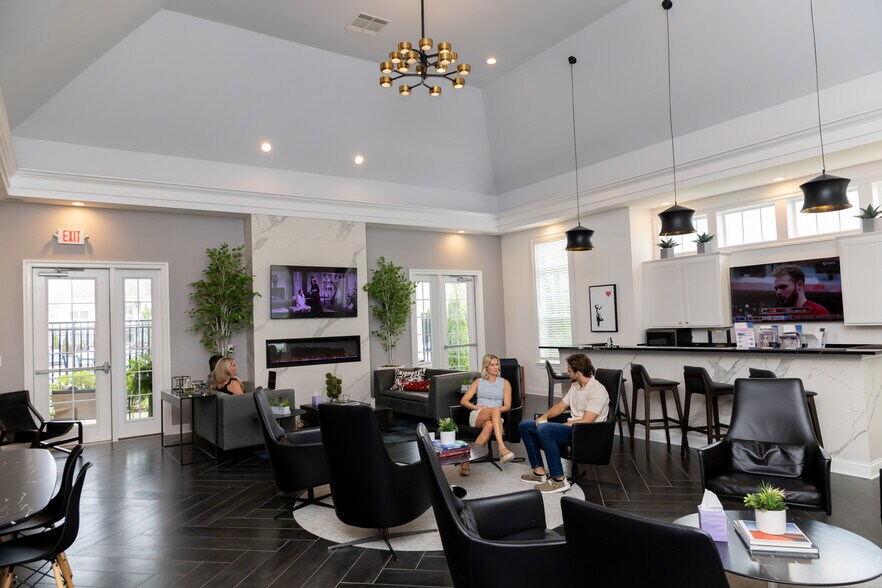 Building Photo - Liberty Summit