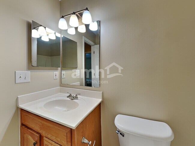 Building Photo - 169 Royalton Rd