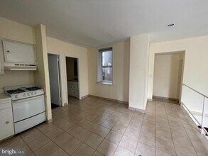 Building Photo - 261 Queen St