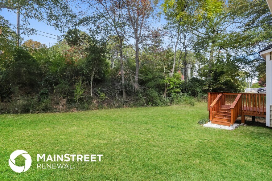 Building Photo - 1605 Summit View Way