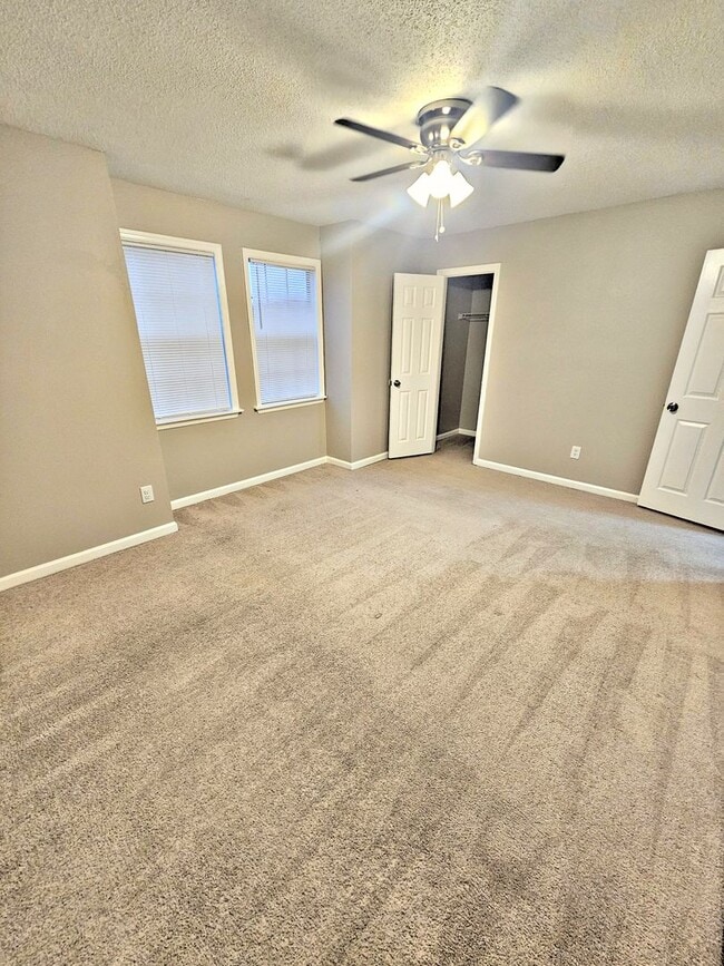 Building Photo - Townhouse Apartment 2BR/2.5BA SW Decatur