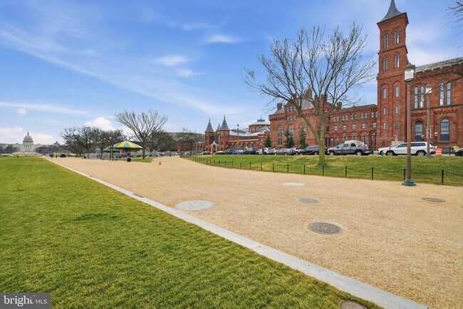 Building Photo - 916 G St NW