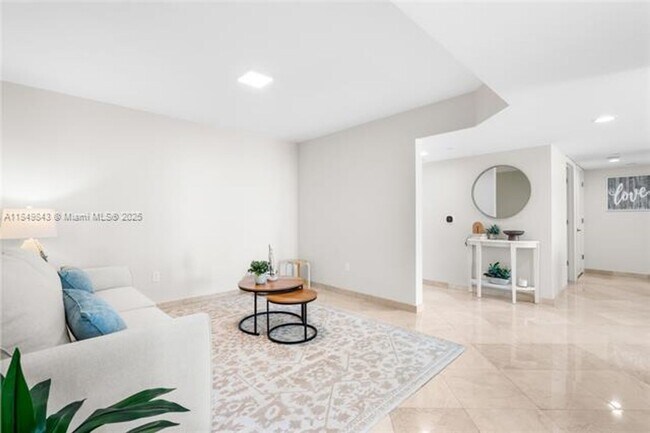 Building Photo - 16500 Collins Ave