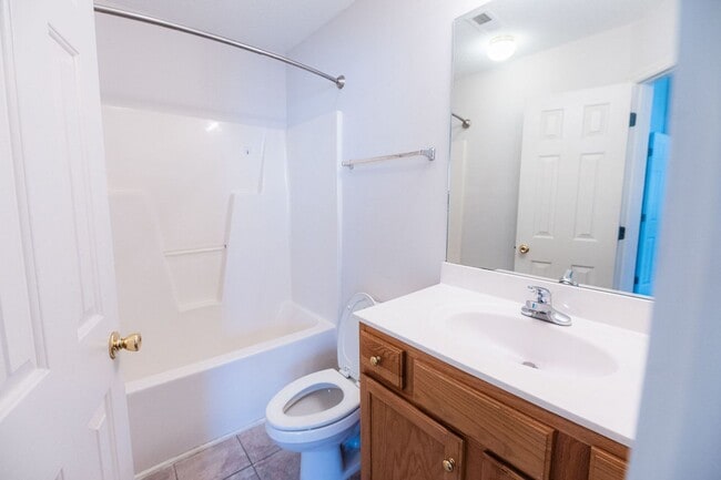 Building Photo - Amazing updated 2 bedroom 2.5 bathroom townhouse in NW Greensboro Keswick Place. Lawn care included.