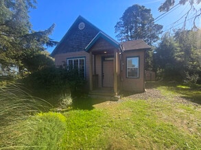 Building Photo - 8455 S Victoria Ave