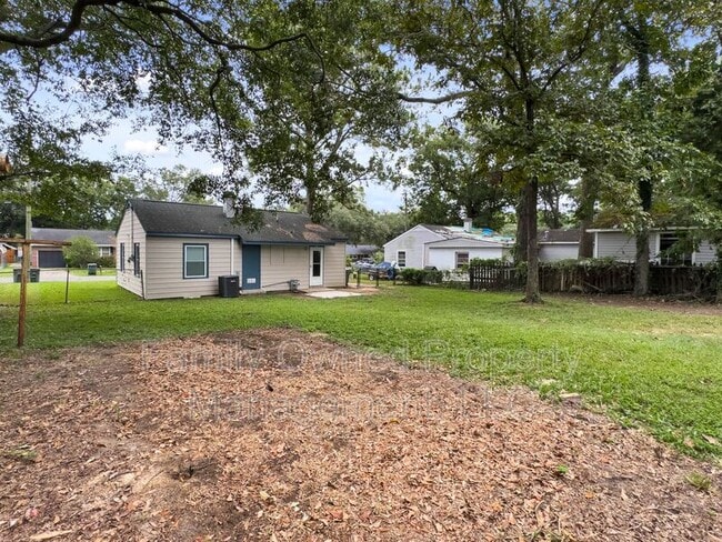 Building Photo - 5805 Chaucer Dr