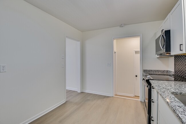 Building Photo - 2618 Providence Ct