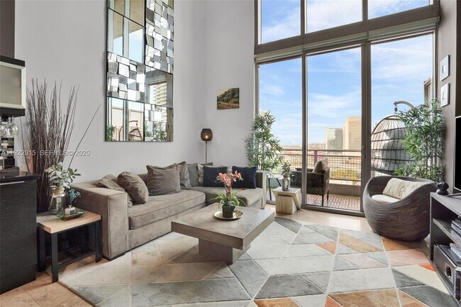 Building Photo - 690 SW 1st Ct