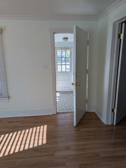 Building Photo - 14837 Keating Ave