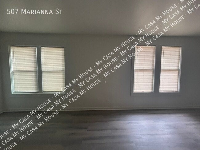 Building Photo - 507 Marianna St