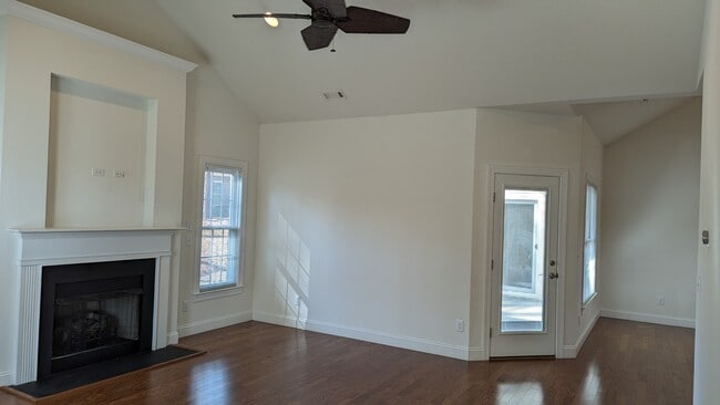 Building Photo - 501 Longwood Pl