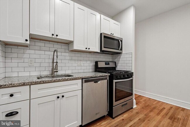 Building Photo - 336 Lombard St