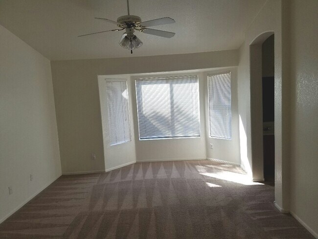 Building Photo - SPACIOUS HOME IN GREAT NORTHWEST LOCATION!