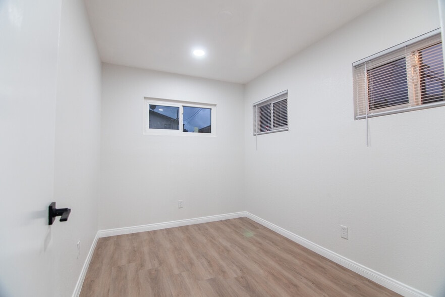 Room 2 - 14700 Friar St