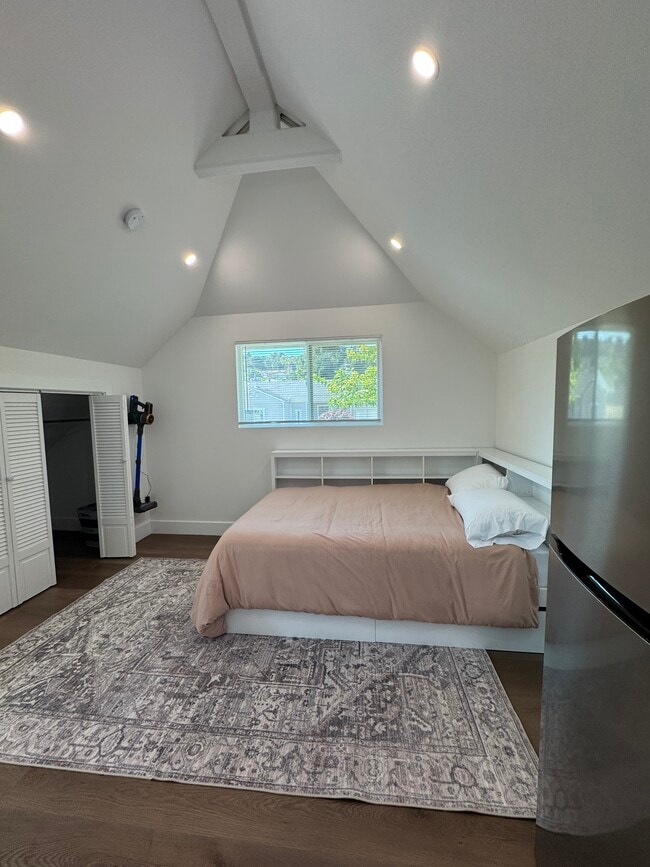 Building Photo - 500 Maple Ave