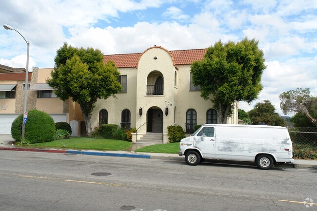 Building Photo - 708 N Jackson St