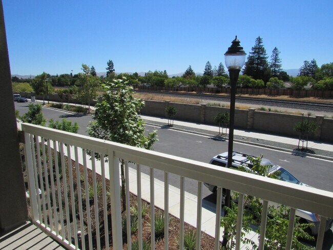 Building Photo - Gorgeous 4 Bed, 2.5 Bath Townhome in Prime Location near Downtown Livermore