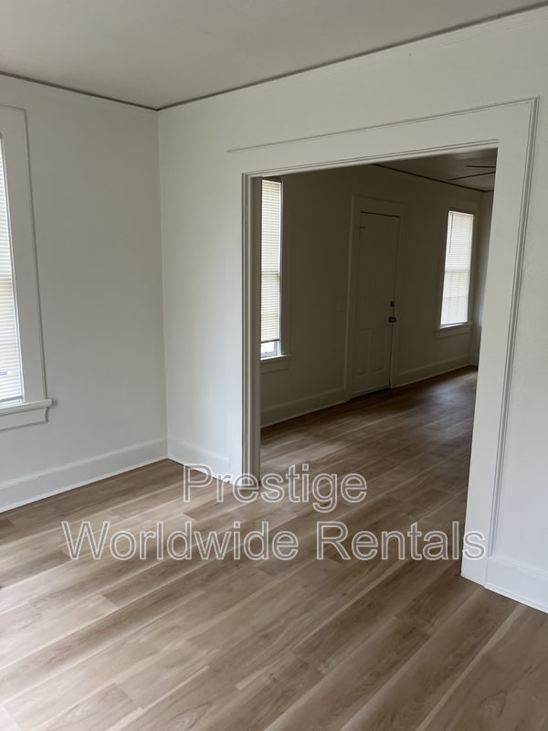 Building Photo - 2823 Lee St