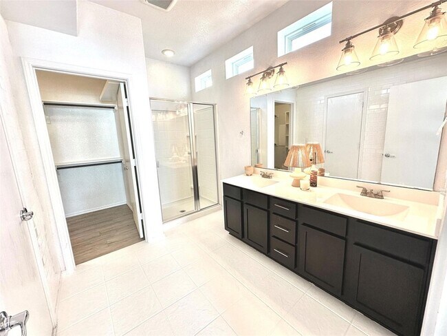 Building Photo - 4323 Nitschke St