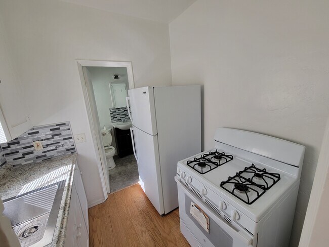 Building Photo - 820 S Arizona Ave