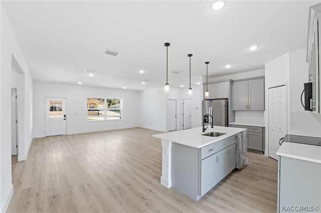 Building Photo - 2275 W Linden Dr