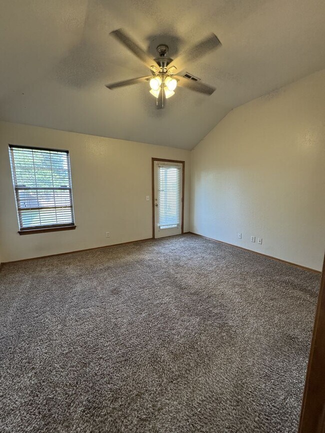 Building Photo - (3) Bed/(2) Bath in NE Norman w/ Safe Room!