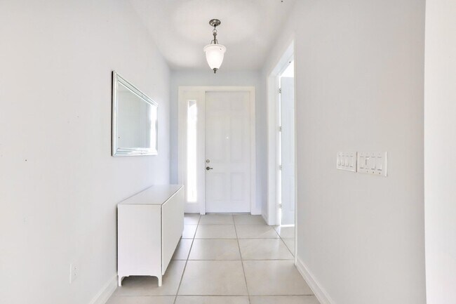 Building Photo - 8101 Ironstone Dr