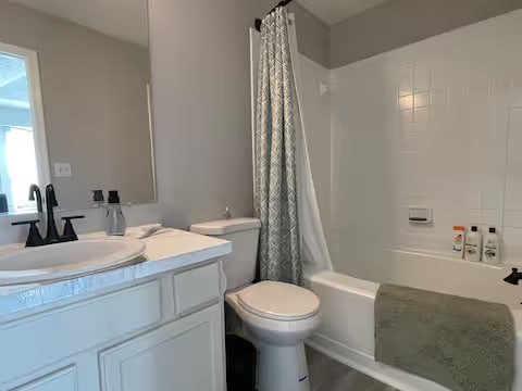 Building Photo - 5690 Hampton Ct