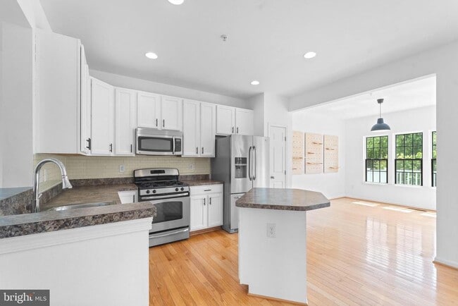 Building Photo - 7258 Mockingbird Cir