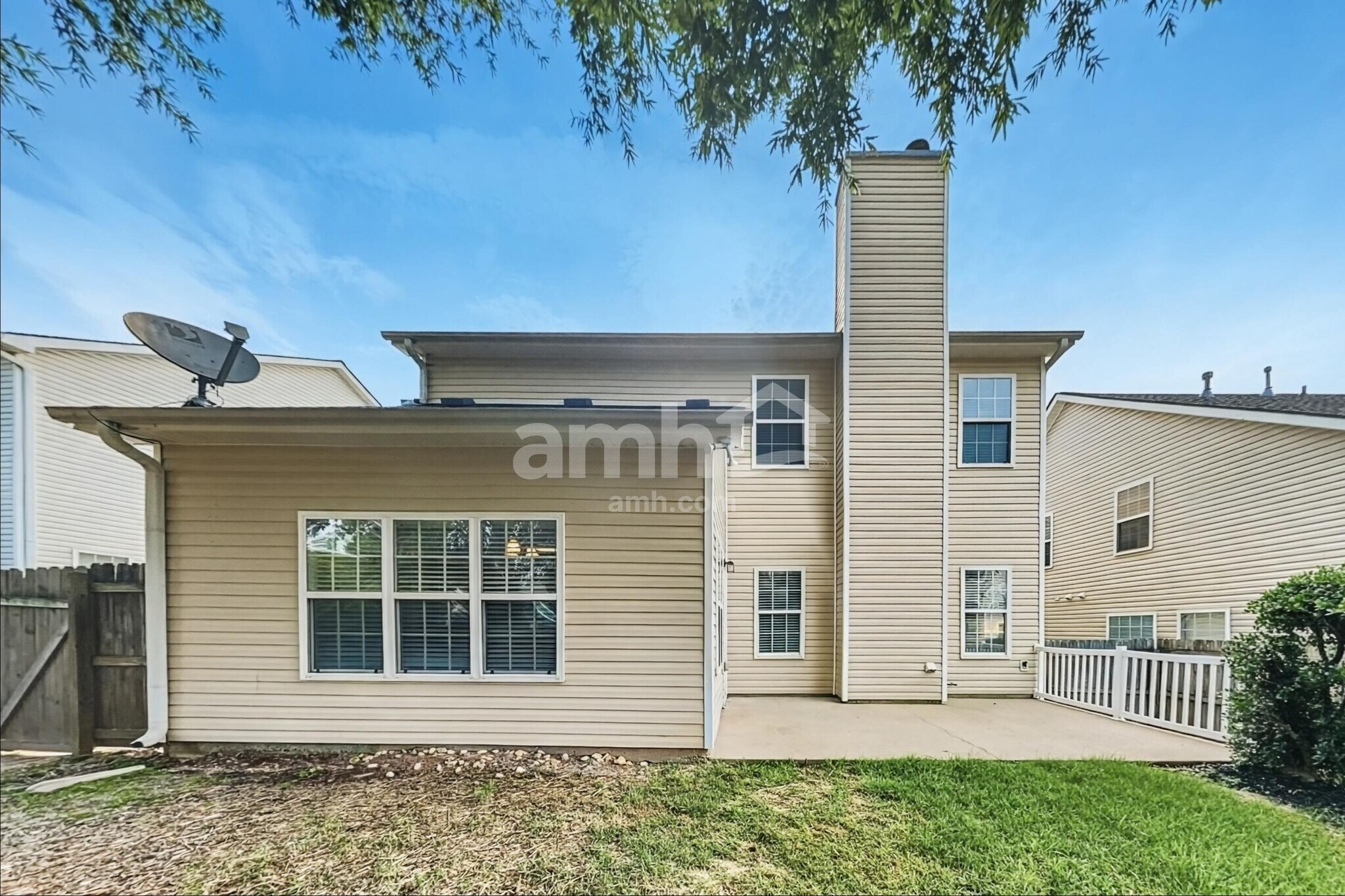 Building Photo - 131 Village Dr
