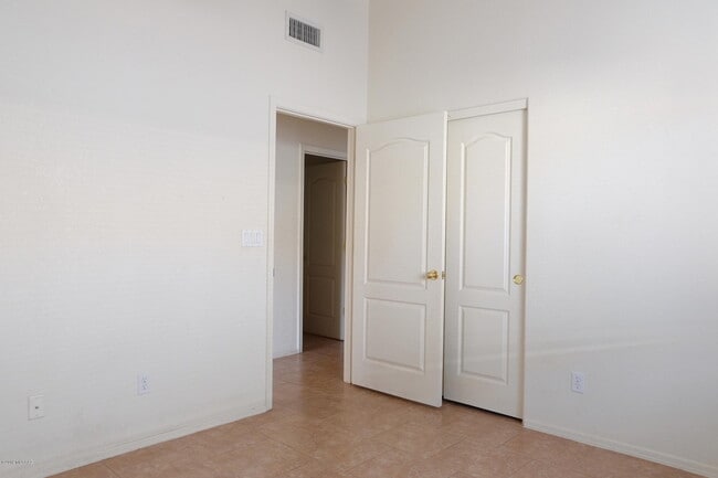 Building Photo - 8042 E Sundew Dr