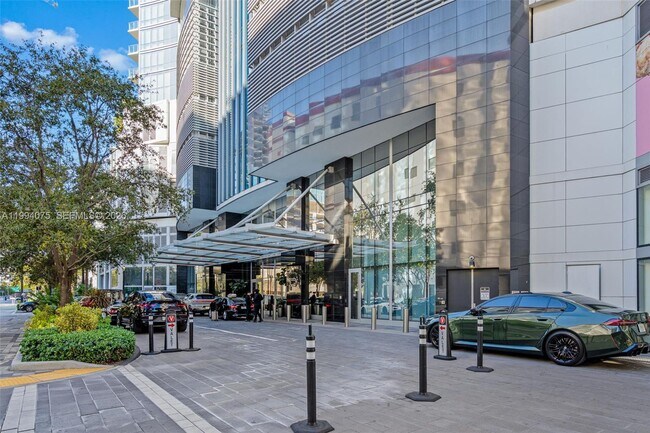 Building Photo - 851 NE 1st Ave