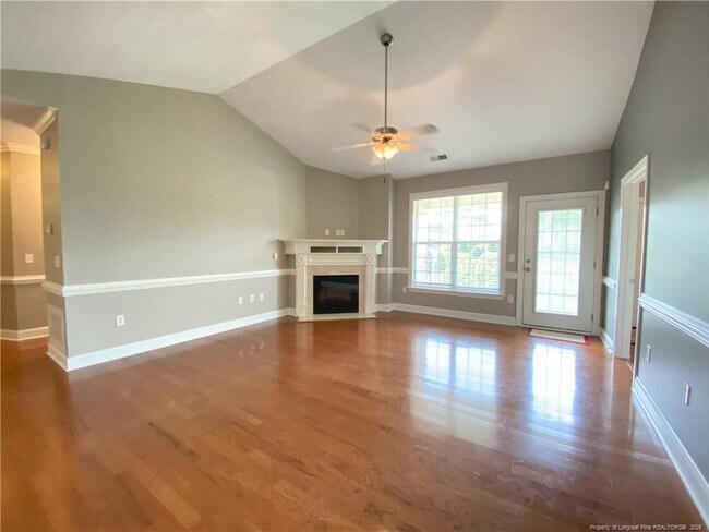 Building Photo - 411 Gallery Dr