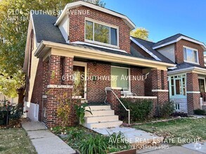 Building Photo - Charming 2-Bed Gem in St. Louis with 966 S...