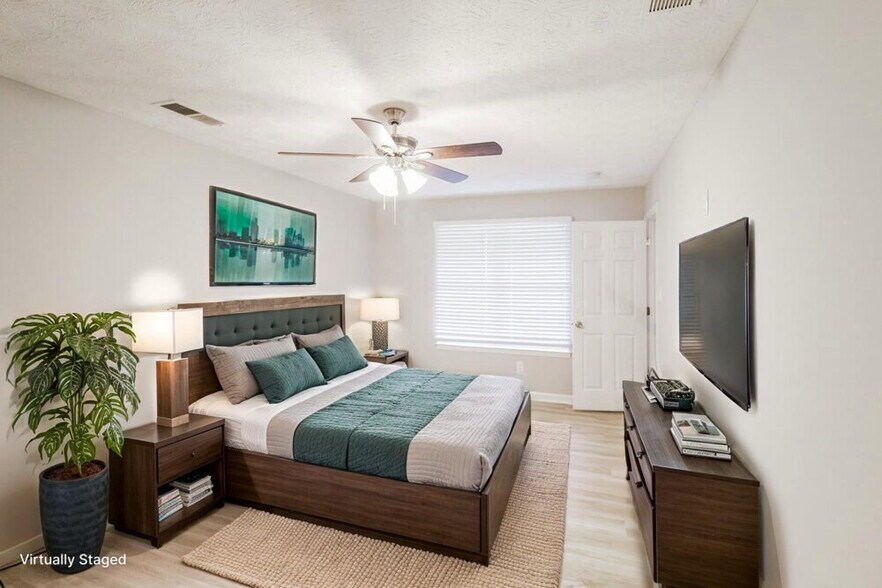 Building Photo - 215 Woodland Ridge Cir