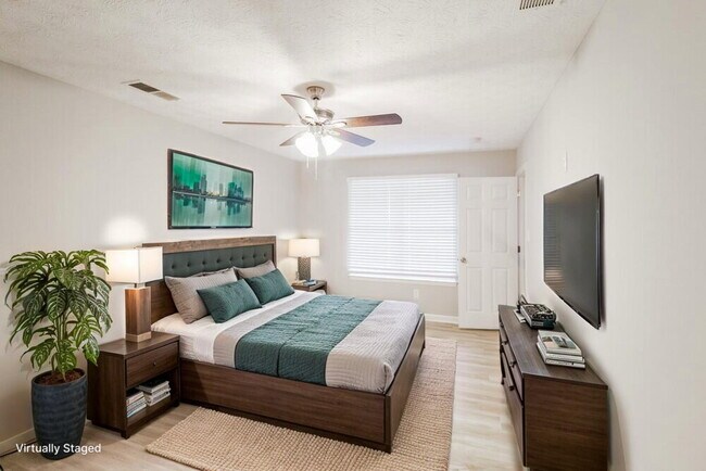 Building Photo - 215 Woodland Ridge Cir