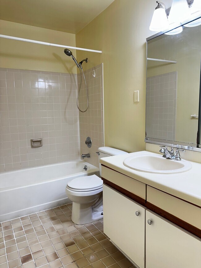 Building Photo - 2 Wynwood Dr