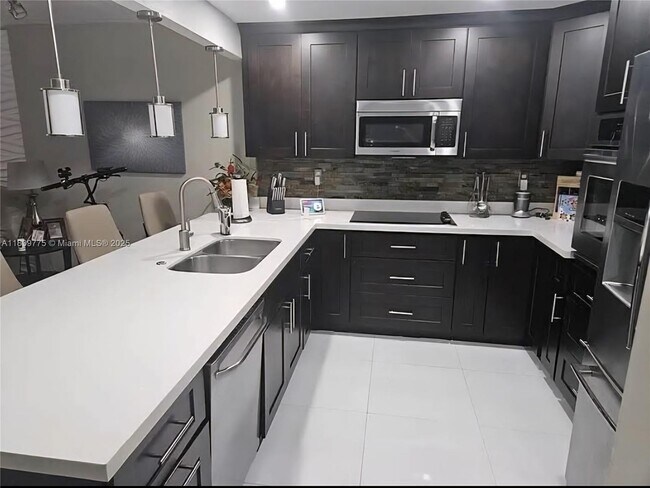 Building Photo - 404 NW 68th Ave